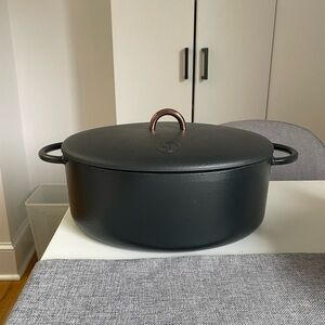 Great Jones “The Dutchess” Dutch Oven in Pepper